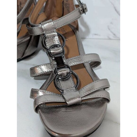 Euro Soft by Soft Women's Silver Metallic Open Toe Wedge Heels Sandals Size 7M - Picture 2 of 9